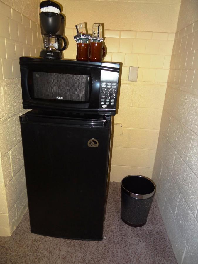 Ji11, Queen Guest Room At The Joplin Inn At The Entrance To Mountain Harbor Resort Hotel Room Mount Ida Extérieur photo