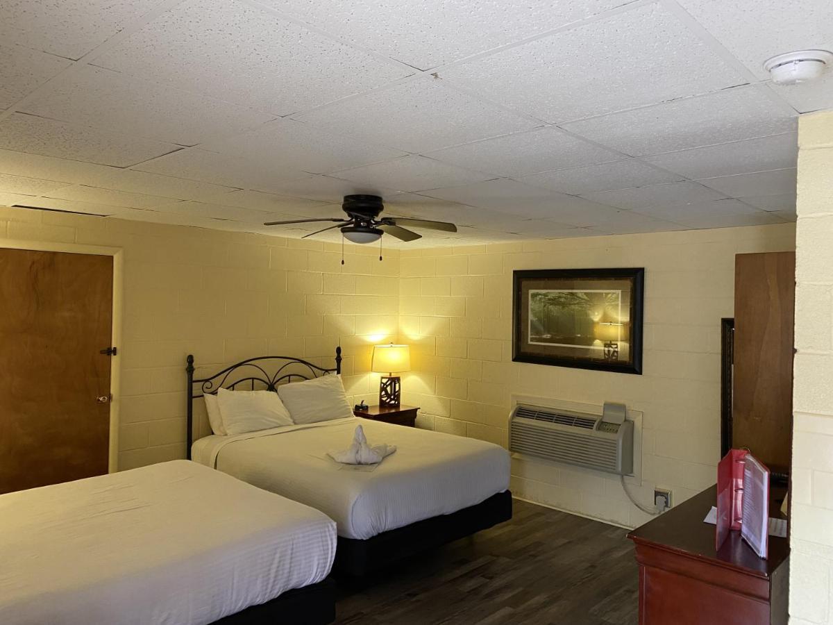Ji11, Queen Guest Room At The Joplin Inn At The Entrance To Mountain Harbor Resort Hotel Room Mount Ida Extérieur photo